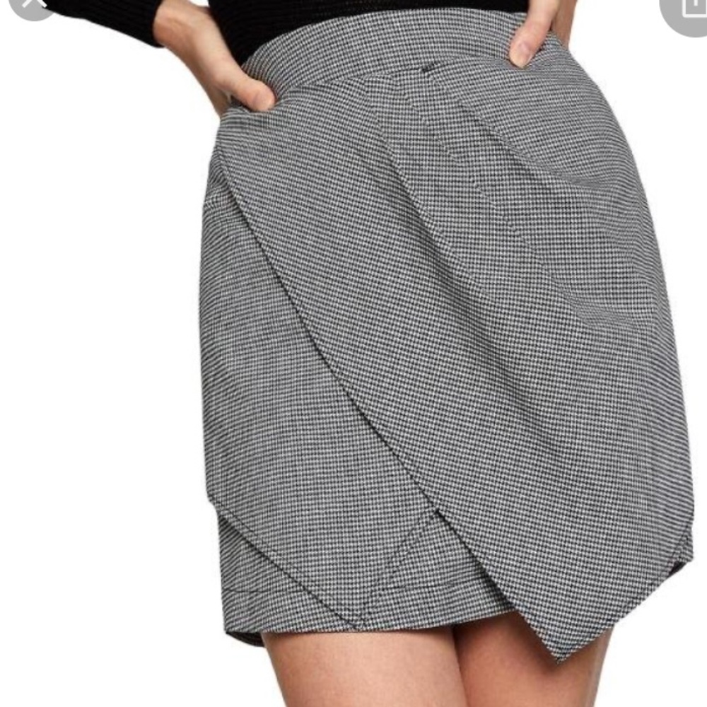 BCBGeneration asymmetrical mini skirt sz small